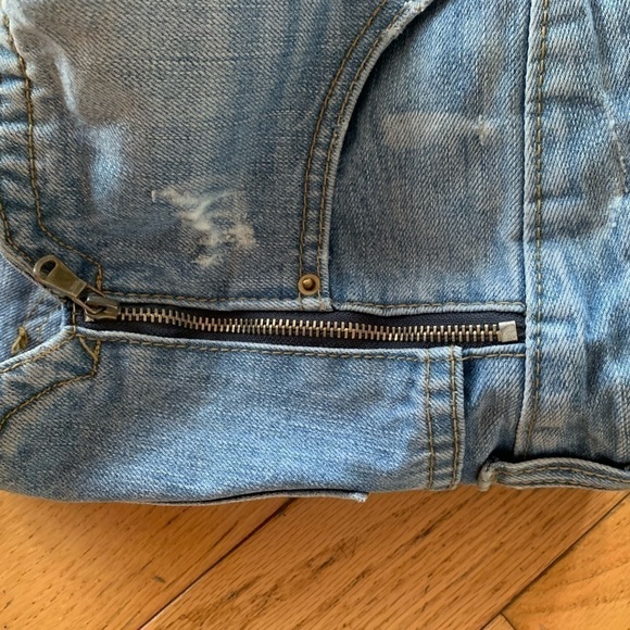 Y2K Low Waisted Demin Shorts with Zipper Detailing, Size 27 - Picture 4 of 5